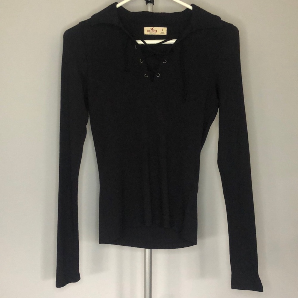 Hollister Black Long Sleeve Shoestring V Neck Ribbed Top in Size Small
